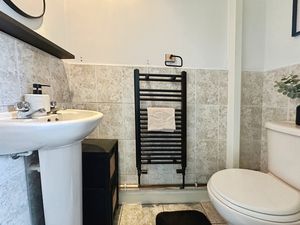 Downstairs WC - click for photo gallery